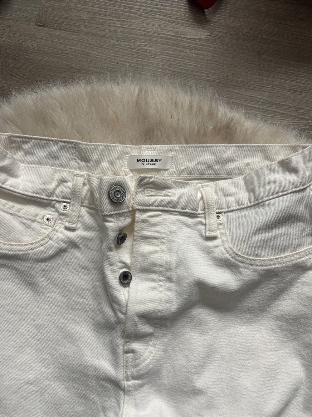 MOUSSY Vintage White High-Rise Button-Fly Jeans